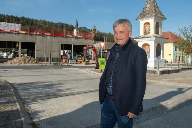 Köttmannsdorfs Bürgermeister Josef Liendl fällt ein Stein vom Herzen: Das neue Gemeindeamt mitsamt Generationhaus ist auf Schiene. | Foto: Dieter Arbeiter