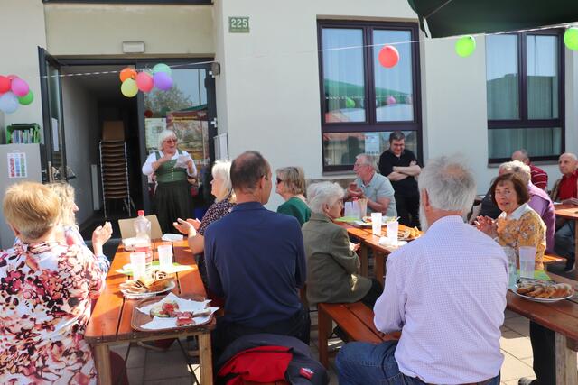 Vinzi-Obfrau Elfi Schwingenschuh in ihrer Festrede: "Das Projekt lebt vom Geben und Nehmen, die Gier sollte halt nicht überhandnehmen. Wir könnten nichts verteilen, wenn wir nichts bekommen würden".  | Foto: Edith Ertl