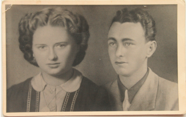 Ernst Federspiel (r.) wurde vom Gericht der Division 418 in Innsbruck zum Tode verurteilt. Er starb am 21. April 1945 im Kugelhagel eines Exekutionskommandos der Wehrmacht im Steinbruch am Paschberg. (Im Bild Ernst Federspiel mit seiner Freundin Herta Flatscher im Jahr 1943) | Foto: Sammlung Christina Müller