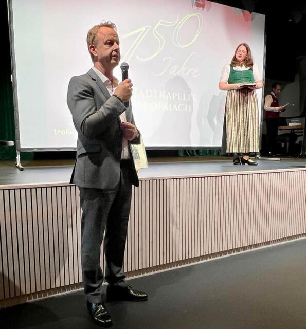 Bürgermeister Mario Abl sprach das Grußwort und lobte die gute Zusammenarbeit.
