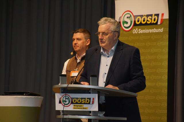  „Dabei wollen wir nicht mit erhobenem Zeigefinger dastehen, sondern Angebote aufzeigen“, sagt der OÖ Seniorenbund Bezirksobmann Leopold Wipplinger (r).  | Foto: Helmut Eder