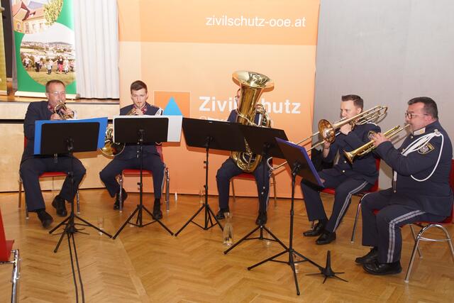 Eine Abordnung der Polizeimusik Oberösterreich eröffnete den Tag.  | Foto: Helmut Eder