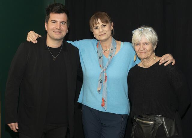 Andie Pilhar, Eva Maria Marold und Irene Künzel (Obfrau der Kulturszene Kottingbrunn) die sich über das ausverkaufte Haus freute. | Foto: Gerhard MALY