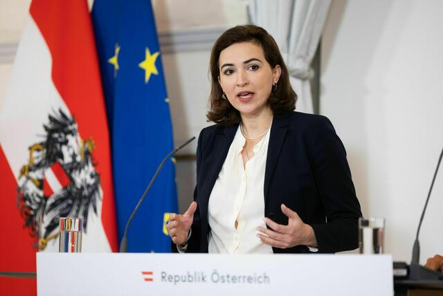 Justizministerin Alma Zadić erklärt im Ö1 Mittagsjournal am Samstag, 13. April, dass es einen Russland-Untersuchungsausschuss braucht. | Foto: Christopher Dunker/BKA