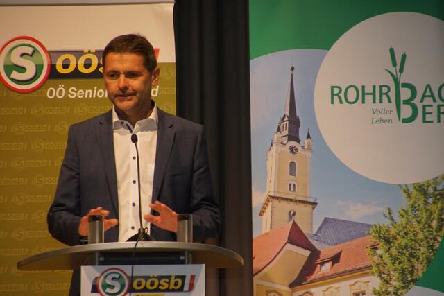 Rohrbach-Bergs Bürgermeister Andreas Lindorfer bedankt sich bei den Organisatoren und Mitwirkenden.  | Foto: Helmut Eder