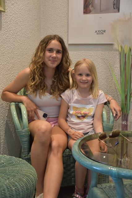 Eine kurze Pause in der gemütlichen Ecke machten Alina und Amelie. | Foto: Michael Strini