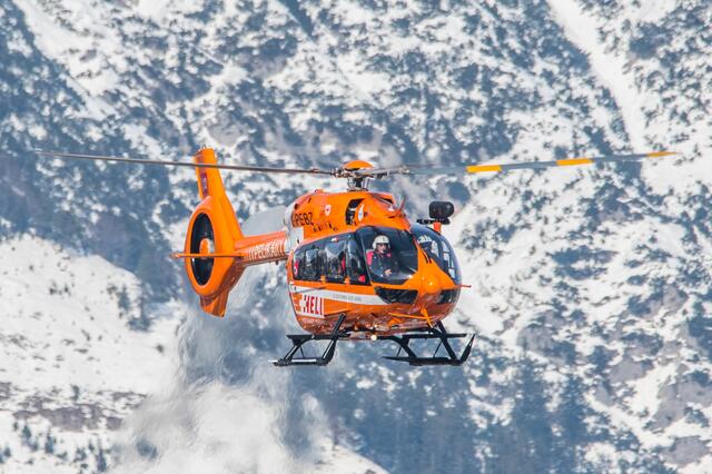 Der Mann blieb unverletzt, musste aber mit dem Tau vom Heli des BMI geborgen werden. | Foto: zeitungsfoto.at