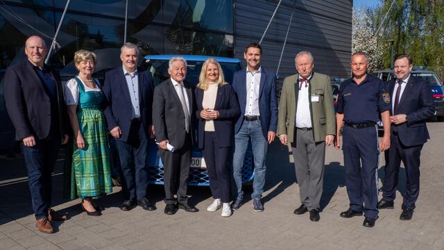 Bezirkshauptmann Valentin PÜHRINGER, Maria LINDINGER, Bezirksobmann Leopold WIPPLINGER, OÖ-Seniorenbundlandesobmann Josef PÜHRINGER, Landtagsabgeordnete Gertraud SCHEIBLBERGER, Bürgermeister Andreas LINDORFER, Hermann STALLINGER; Chef Inspektor Günther HOLLIN, OÖ-Seniornbund-Landesgeschäftsführer Franz EBNER. 
 
 | Foto: OÖ Seniorenbund
