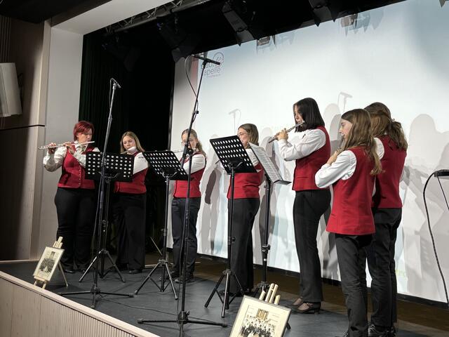 Das Querflöten-Ensemble sorgte für musikalische Abwechslung. | Foto: Laura Jung