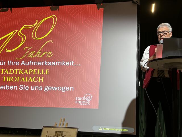 Flügelhornspieler Hans Kristl hat als Musiker viel erlebt und einige Geschichten im Gepäck.  | Foto: Laura Jung