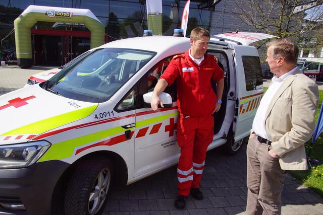 Franz Hofer (r) aus Kleinzell im Gespräch.  | Foto: Helmut Eder