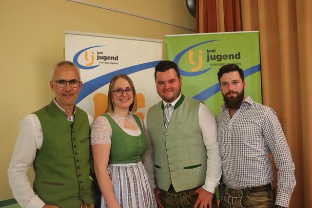 Den neuen LJ-Bezirksobleuten Maria Prietl und Gregor Reitzer gratulierten Manfred Kohlfürst (li) und Thomas Schellnegger. | Foto: Edith Ertl