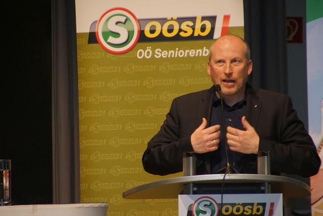 Grußworte von Bezirkshauptmann Valentin Pühringer.  | Foto: Helmut Eder