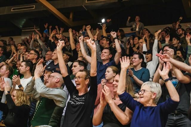 Jubel in der Köflacher Sporthalle. Die HSG rang Bregenz mit 34:33 nieder. | Foto: IQ-Foto, Thomas Leibetseder