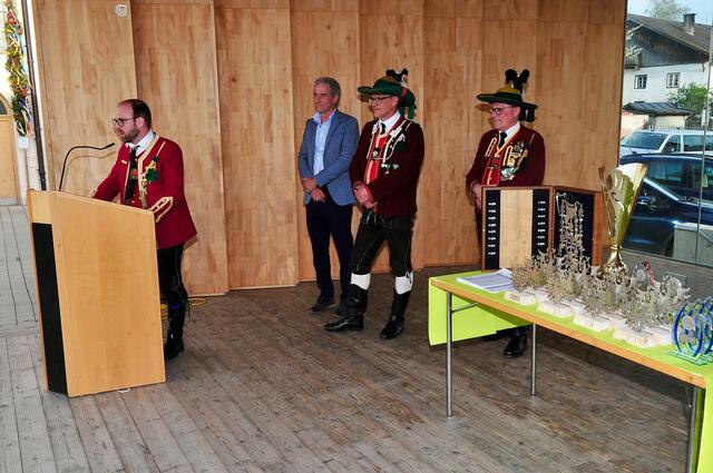 Bataillons-Jungschützenbetreuer Bgm. Marco Untermarzoner zeigte sich von den gezeigten Leistungen begeistert. | Foto: Hassl