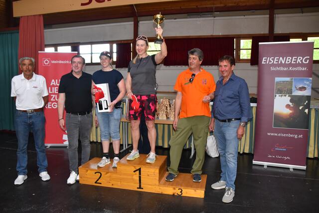 Sonja Simon aus Oberwart siegt bei den E-Bikerinnen. | Foto: Michael Strini
