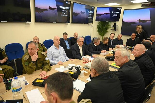 Israels Ministerpräsident Benjamin Netanjahu berief das Kriegskabinett in der Nacht ein.
 | Foto:  - / AFP / picturedesk.com