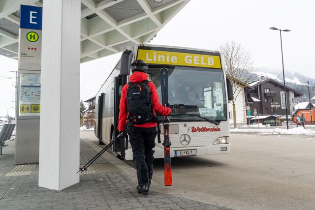 Die „letzte Meile“ vom Seefelder Bahnhof zum Skigebiet kann auch mit den Öffis bewältigt werden. | Foto: © TVB Seefeld