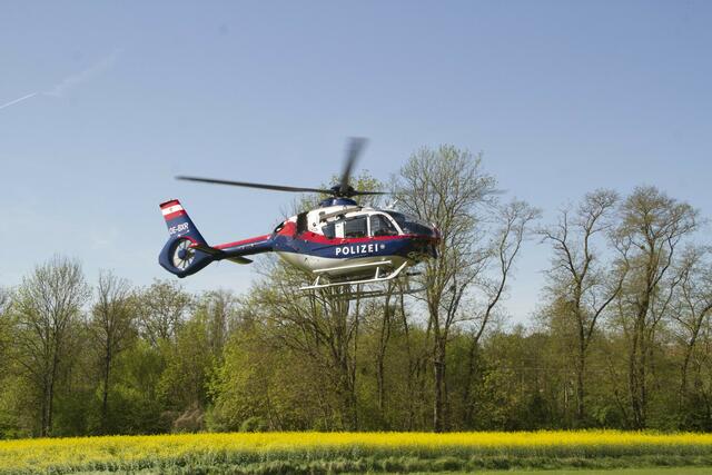 Auch ein Hubschrauber des Innenministeriums unterstützte den Löscheinsatz. 