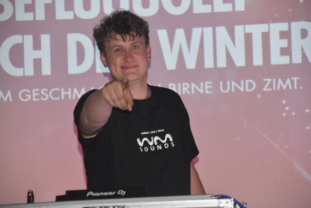  DJ MaxxDuke heizte am Pult ein. | Foto: Michael Strini