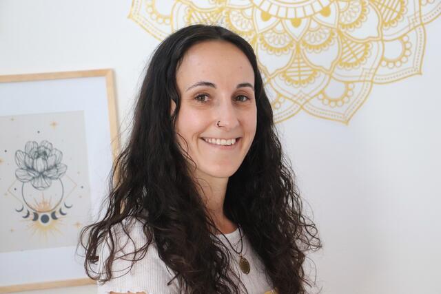 Die Sonnenblume wurde für Janet Tavarez zum Symbol. Die Pflanze wendet im Wachsen ihr Gesicht immer der Sonne zu. | Foto: Edith Ertl