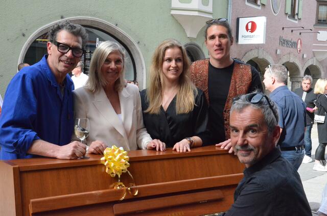 Tiroler-Volksschauspiele-Team im Eröffnungsfieber.