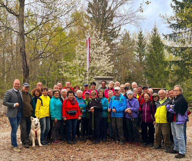 Ziel der ersten Naturpark-Wanderung des Jahres war der Grenzstein am Drei-Länder-Eck Österreichs, Sloweniens und Ungarns. | Foto: Naturpark Raab