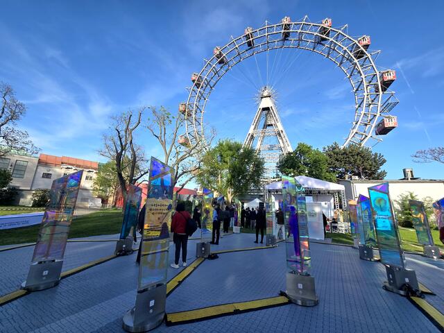 Berühmteste Cartoonisten Shanghais in Wien: Ausstellung Xiao Lin CARTOONS auf der Kaiserwiese. | Foto: CulturaLatina