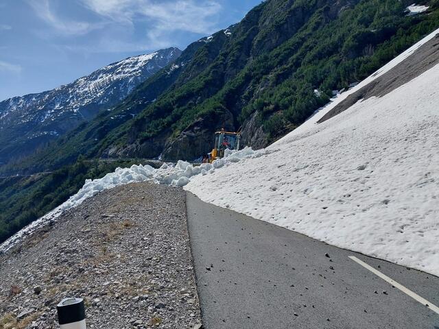 Die Schneeräumarbeiten auf der Hahntennjochstraße sind bereits voll im Gange. | Foto: © Land Tirol