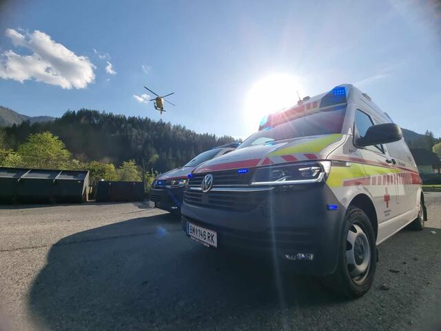 Neben dem Roten Kreuz und dem Notarzthubschrauber zeigten auch Passanten Courage und halfen den Verletzten. | Foto: Rotes Kreuz Mariazellerland/Teis