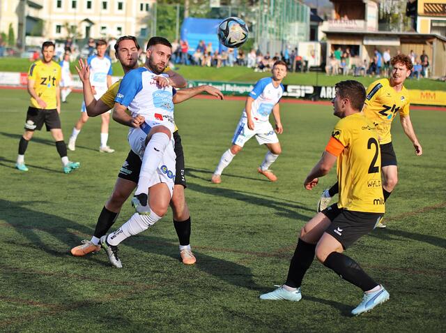 Gmunden-Goalgetter Amar Hodzic ist nicht zu stoppen. | Foto: Hörmandinger