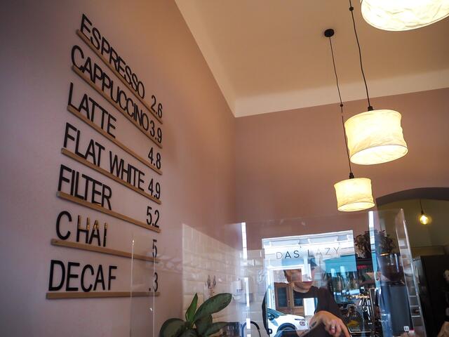 Gemeinsam zu den süßen Leckerbissen gibt es den Kaffee „Emmi“ von der St. Pöltner Rösterei „Kaffeelix“. | Foto: Anna Rauchecker