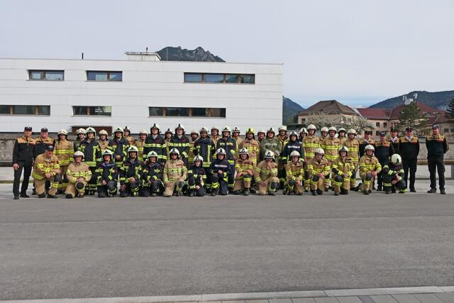 40 Feuerwehrkameradinnen und Kameraden nahmen beim Praxistag in Reutte teil. | Foto: BFV/Tiefenbrunn