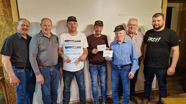 Von links: Franz Aistleitner (Kassier), Franz Kern (Obmann), Stefan Klein (2. Platz), Bruno Diesenreiter (1. Platz), Karl Haider (3. Platz), Gustav Leutgeb (Schriftführer), Thomas Schübl (Obmann-Stellvertreter). | Foto: ÖKB