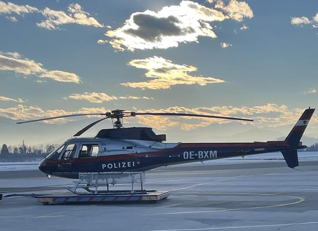 Der Polizeihubschrauber konnte die sieben Jugendlichen schließlich durch vier Seilflüge mit einem 20-Meter-Tau unverletzt bergen. (Symbolfoto) | Foto: MeinBezirk.at