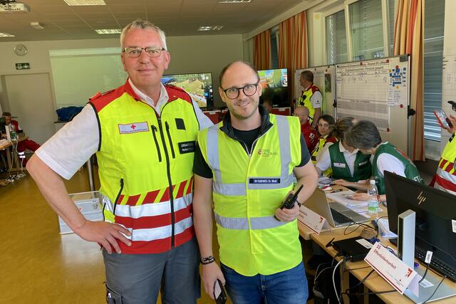 Im Bild: Katastrophenschutzreferent der Bezirkshauptmannschaft Tamsweg Christoph Wiedl und Stabschef des Roten Kreuzes Herbert Wieser | Foto: Land Salzburg/Melanie Hutter
