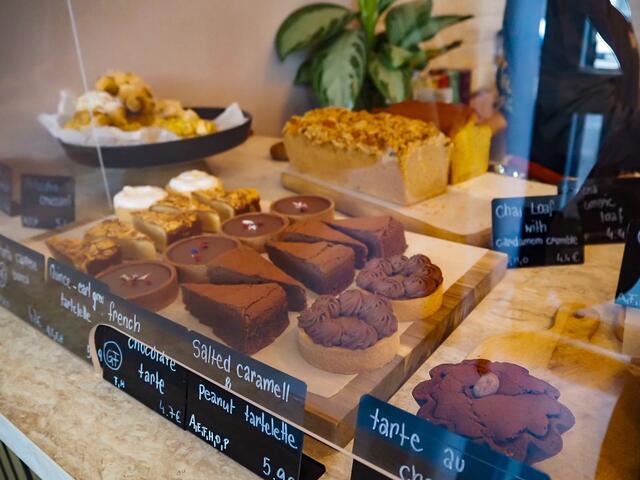 Im "Das Lazy" gibt es eine süße Auswahl an pflanzlichen Backwaren. | Foto: Anna Rauchecker