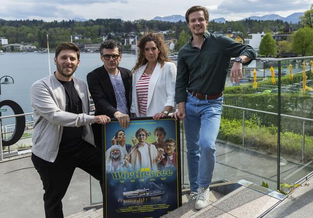 Regisseur Patrick Neubäck mit den Schauspielern Manuel Rubey, Sarah Jung und Julian Waldner bei der heutigen Pressekonferenz zum vermeintlichen Serienstart "Am Wörthersee" | Foto: Wolfgang Jannach