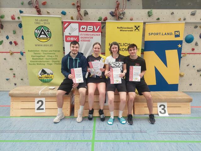 Elite Turnier: Christian Tomic, Verena Straus, Bianca Schiester, Michael Tomic (v.l.)
 | Foto: Badminton Mödling