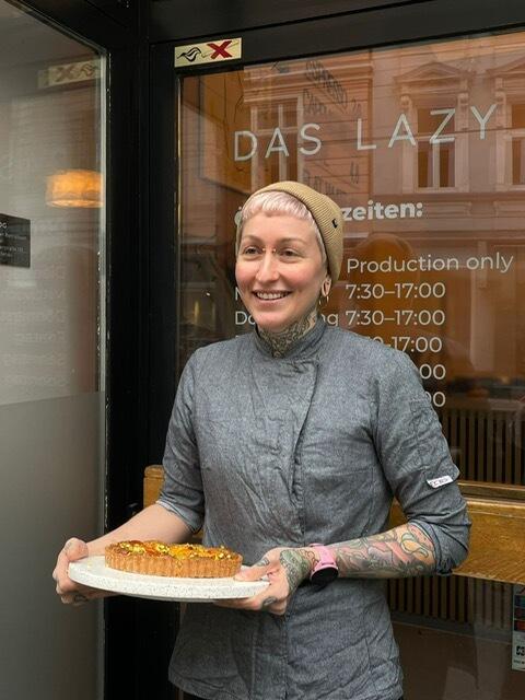 Im "Das Lazy" bäckt Alice Lindenau mit Hingabe und Liebe zum Detail vegane Süßspeisen. | Foto: Alice Lindenau