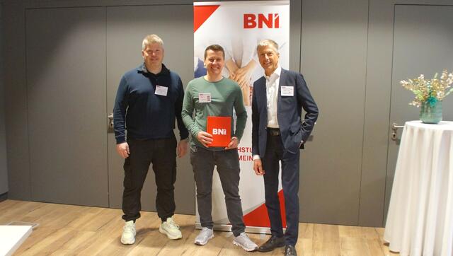 Das neue Führungsteam des BNI Chapters Wilder Kaiser: Chapterdirektor Andreas Haider (Adlerblick Altbausanierung, Mitte), Mitgliederkoordinator Daniel Schöpf (Akupunkturpraxis Kitzbühel, links) und Schatzmeister Albert Wex (aristid Personalberatung). | Foto: BNI Wilder Kaiser