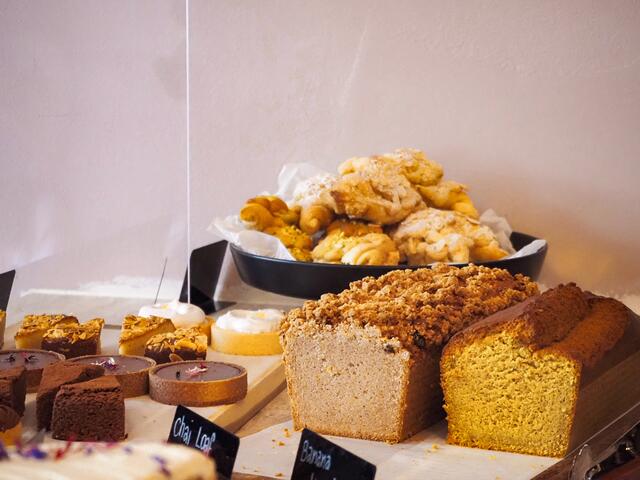 Im "Das Lazy" gibt es eine süße Auswahl an pflanzlichen Backwaren. | Foto: Anna Rauchecker