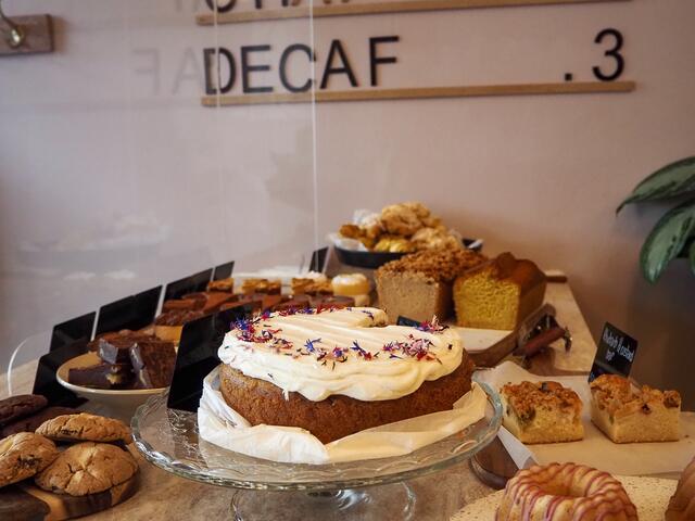 Im "Das Lazy" gibt es eine süße Auswahl an pflanzlichen Backwaren. | Foto: Anna Rauchecker