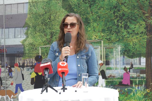 Sima spricht davon, einen Platz zu schaffen, an dem man sich gerne aufhält – ähnlich zum Praterstern. | Foto: Maximilian Spitzauer