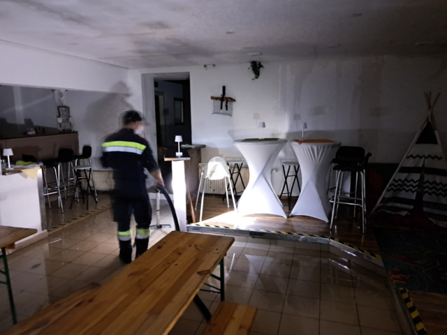 Die Ursache für den Wassereintritt war beim Einsatz noch unbekannt. | Foto: FF Kapfenberg-Diemlach