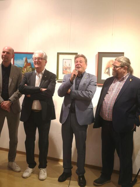 Eröffnende Worte für den Künstler Günter Herz sprachen Kulturamtsleiter Gregor Kremser, Stadtrat Helmut Mayer und Kultur Mitte-Obmann Klaus Bergmaier. 