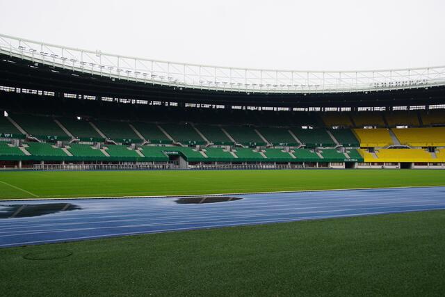 Bekannt ist das Ernst-Happel-Stadion vor allem für Fußballspiele, Leichtathletik oder auch Konzerte. Doch verbirgt sich in der Leopoldstädter Sportstätte – etwa der Skiverleih der Stadt Wien. | Foto: Kathrin Klemm/RMW