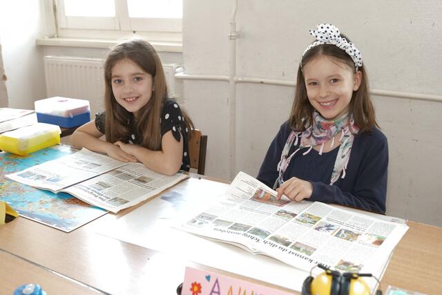 Coco und Annie (r.) sind von MeinSchulBezirk begeistert.  | Foto: Maximilian Spitzauer/RMW