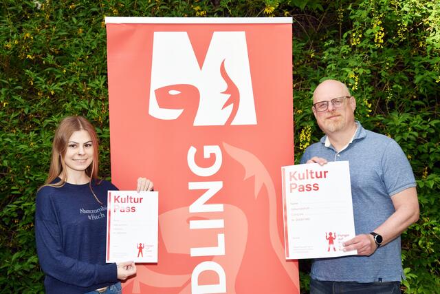 Kulturstadtrat Stephan Schimanowa und Kulturamtsmitarbeiterin Natascha Hauer. | Foto: Stadtgemeinde Mödling