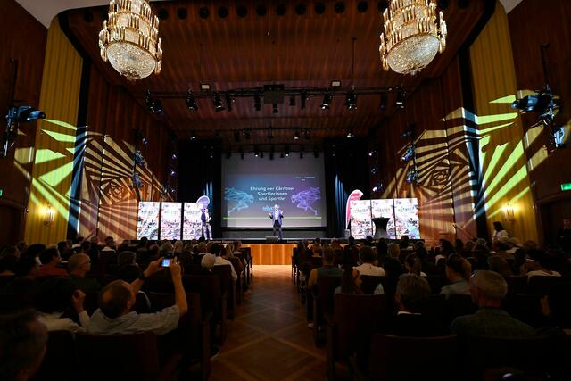 Ehrung erfolgreicher Kärntner Sportlerinnen und Sportler. LH Peter Kaiser im Konzerthaus in Klagenfurt
 | Foto: LPD Kärnten/Bauer